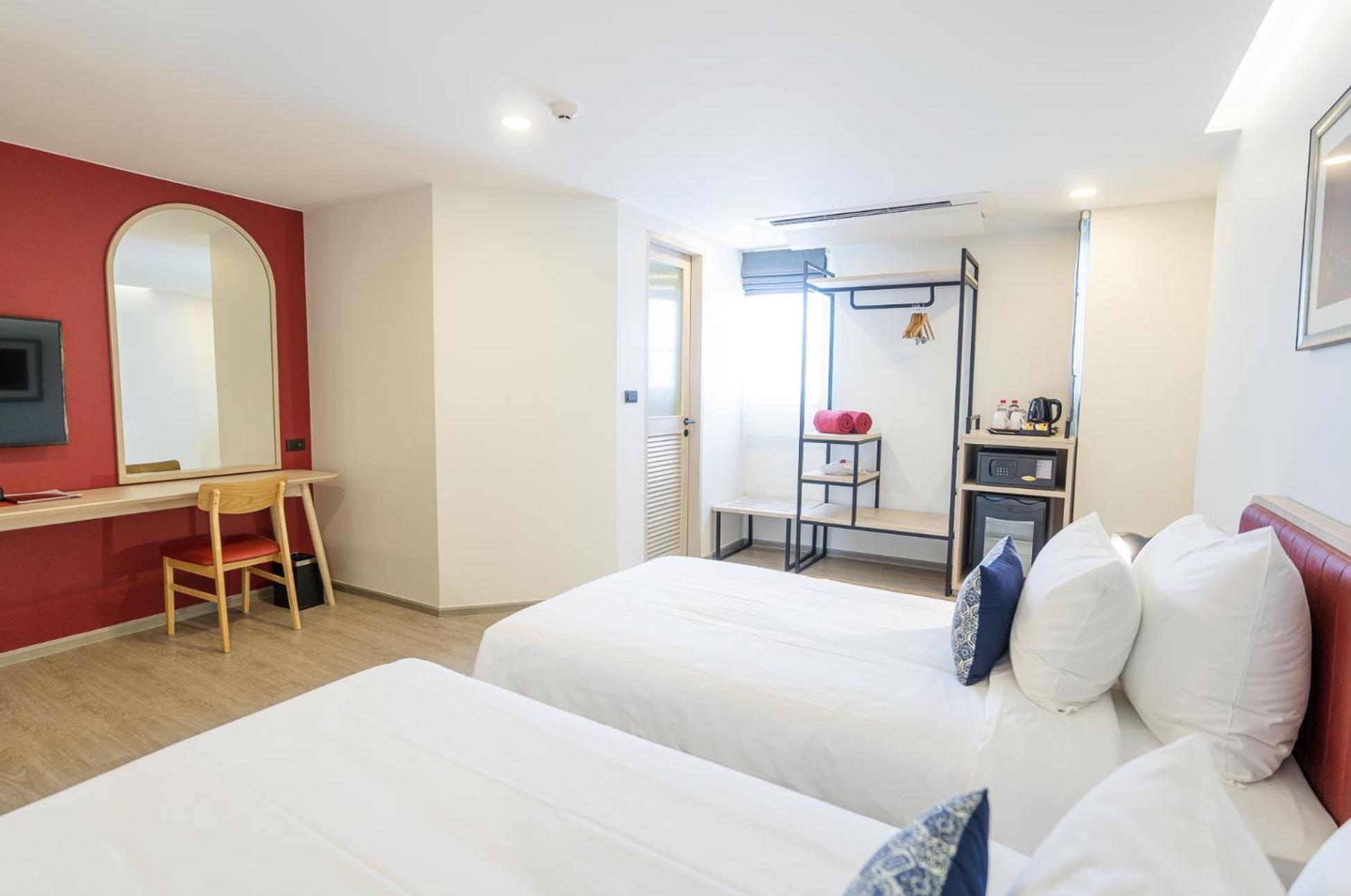 Hotel Midtown Ratsada Phuket Exteriör bild